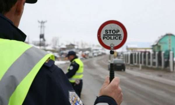 Voziti 129 km/h në zonën e kufizimit 50 km/h, 300 euro gjobë shoferit, heqje e patentë shoferit dhe 3 pikë negative