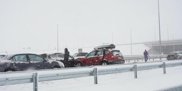 Bora dhe stuhia krijojnë probleme në Kroaci: Disa aksidente në autostradën Zagreb – Beograd