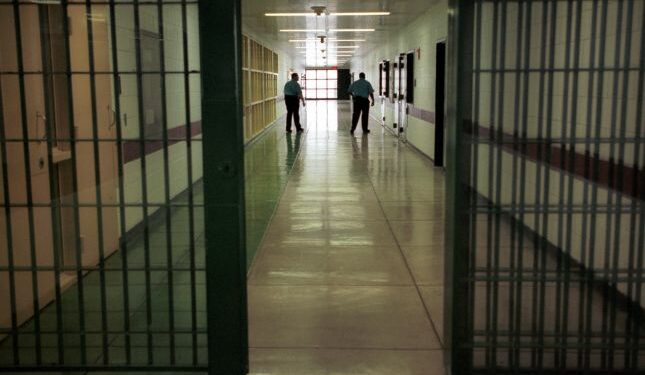 Një i burgosur rrah dy gardianë të burgut të Pasjakut në Novobërdë