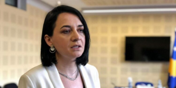 Fitore Pacolli e përqesh të folmen e Haradinajt: Phardje e kam nënshkruar marrëveshjen për “Javelin”