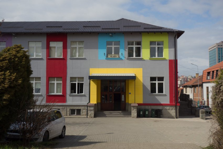 Pas lyerjes së klasave, shkolla “Faik Konica” në kryeqytet të hënën nis procesin mësimor