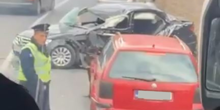 Aksident trafiku në rrugën Prishtinë-Gjilan, 6 persona dërgohen në QKUK (Pamje)