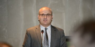 Alarmon Avdyli: Ekstremistët serbë po u kërkojnë vozitësve serbë me targa RKS të kenë shenjë dalluese