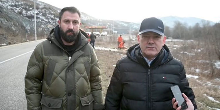 Largohet bilbordi ilegal në Zveçan, Sveçla: Simboli i vetëm i Serbisë në Kosovë do të jetë ambasada e saj në Prishtinë