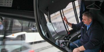 “Një ditë me shoferin e autobusit, Engjull Bajrami”, shtypi gjerman i kushton një storie të veçantë kosovarit