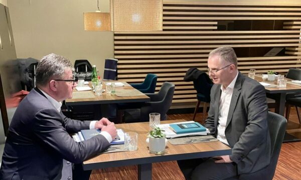 “Vjen dikush nga Brukseli”, Bislimi e paralajmëroi vizitën e Lajçak javën e kaluar tha se do të flitet për masat e BE’së