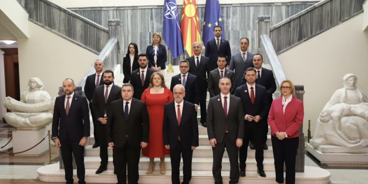 Nesër mbahet mbledhja e parë qeveritare në Maqedoni me kryeministër Talat Xhaferin