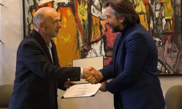 Rama nderon kameramanin Kllokoqi që i tregoi botës masakrën e Reçakut