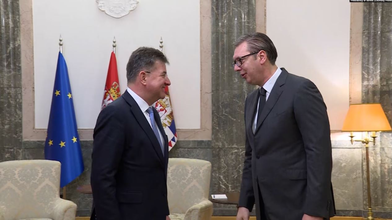 Lajçak takohet me Vuçiqin: Folëm rreth hapave të ardhshëm për normalizimin e marrëdhënieve me Kosovën