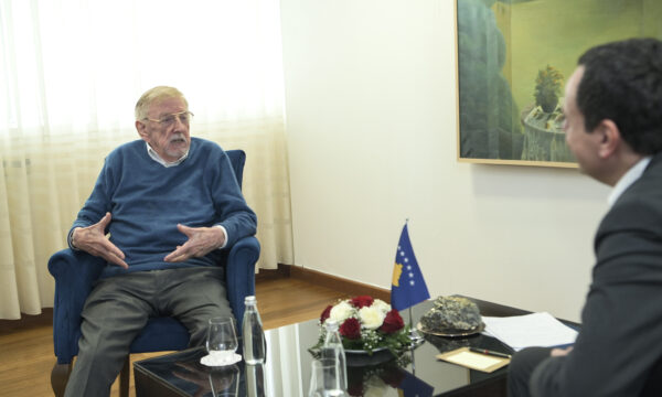 Kurti pret në takim ambasadorin Walker, e falënderon për jehonën që i dha masakrës së Reçakut në rrafshin ndërkombëtar