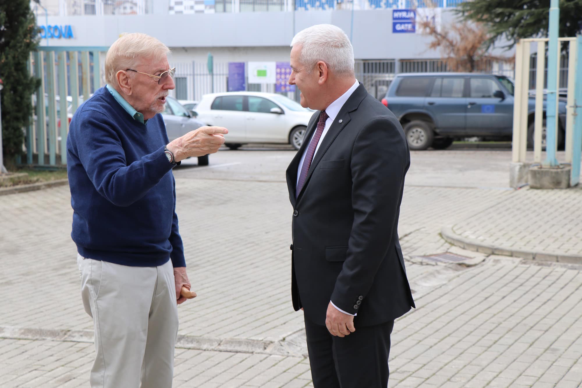 Sveçla takon Walkerin: Është motiv i madh për të gjithë ne