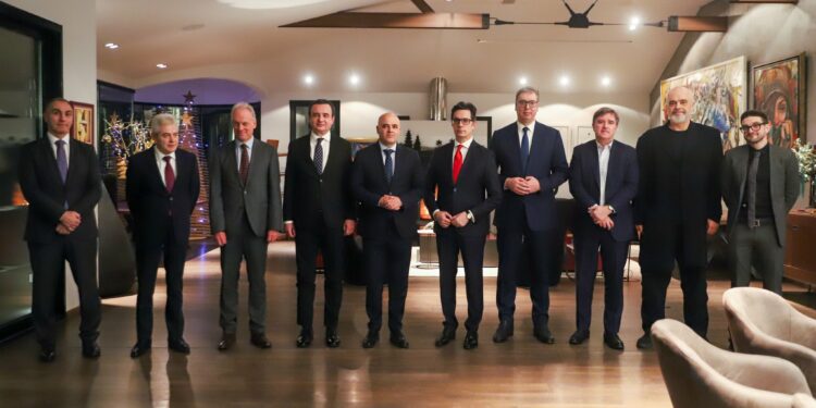 Kurti, Rama, Vuçiq dhe liderët e Maqedonisë së Veriut në darkë me O’Obrien, dalin fotografitë nga Shkupi