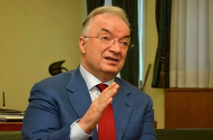 Xhavit Haliti: BE-ja po luan me karotën pa e përdorë shkopin, edhe pse ndaj Kurtit përdori thuprën qortuese