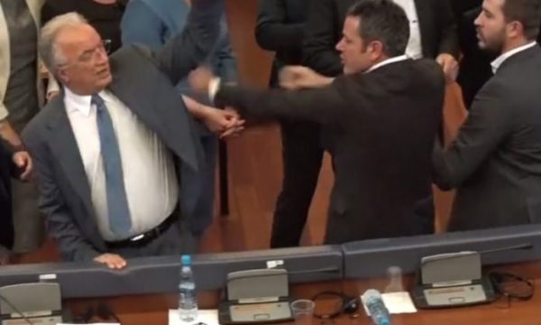 Gashi për sulmin e Halitit ndaj tij: Ka qenë një aksident, do duhej të përfundonte në Kuvend
