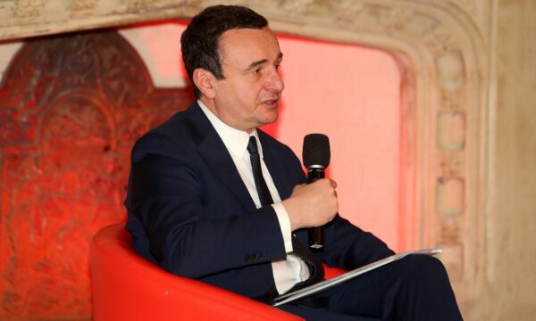 Kurti: S’përballemi më veç me kërcënim teorik nga Rusia, duhet t’i përgjigjemi me forcë këtyre sfidave të rënda