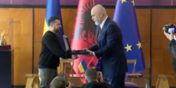 Zelensky i dorëzon Ramës Urdhrin e Princit “Jaroslav i Urti”