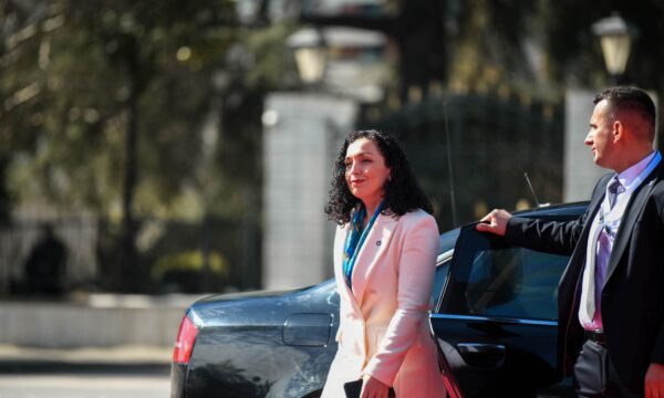 E sqarojnë nga Presidenca: Osmani s’merr pjesë në samitin e sotëm në Tiranë, aty janë të ftuara qeveritë