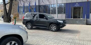 Ambasadorët i shkojnë në takim Kurtit