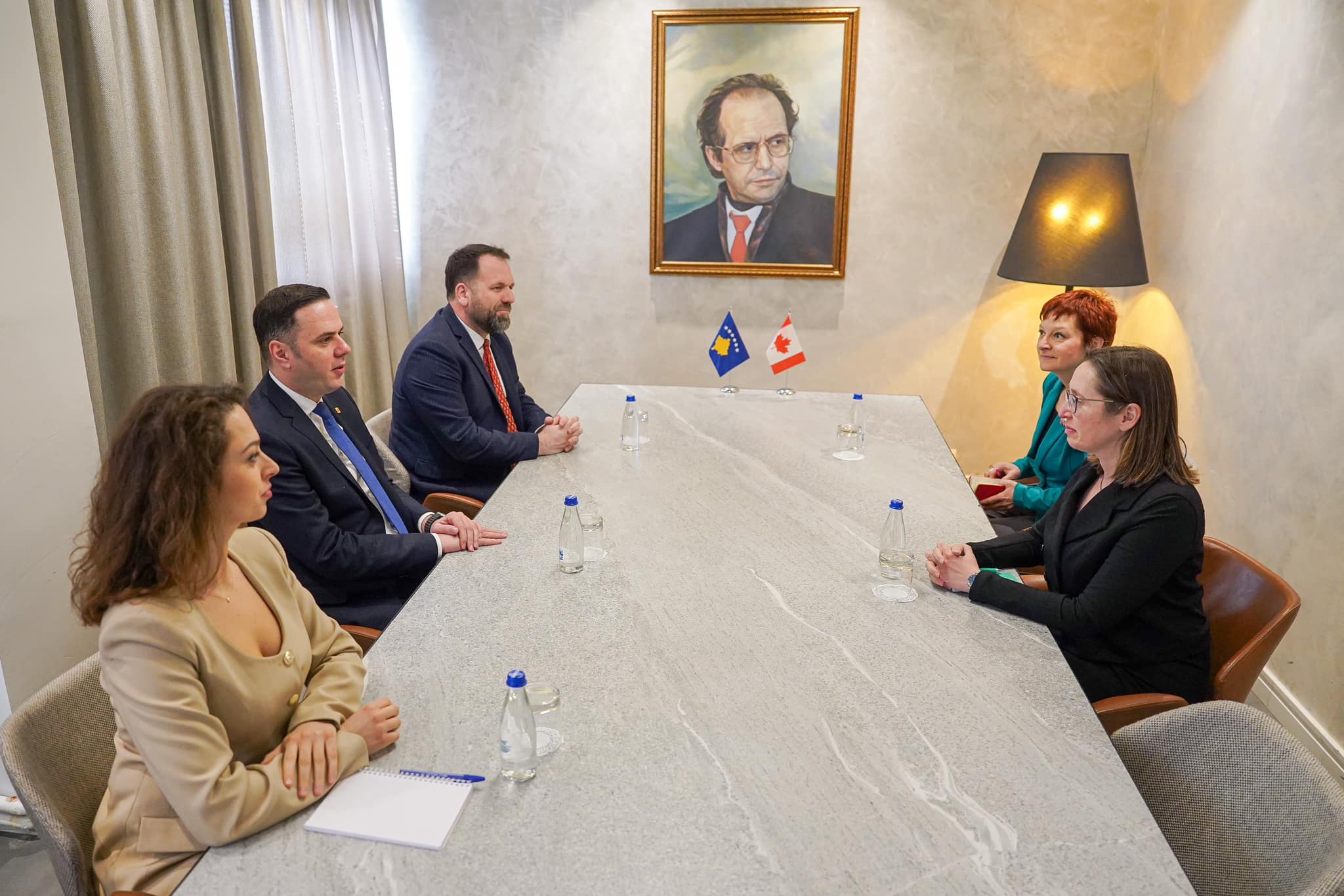 Abdixhiku takohet me ambasadoren jorezidente të Kanadasë në Kosovë, Jessica Blitt