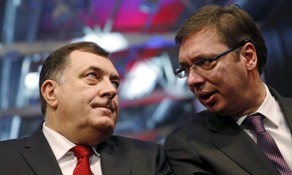 Dodik thur lavde për Vuçiqin, derisa e ul rëndësinë e të drejtave të njeriut të cilat thotë askush nuk i merr më seriozisht