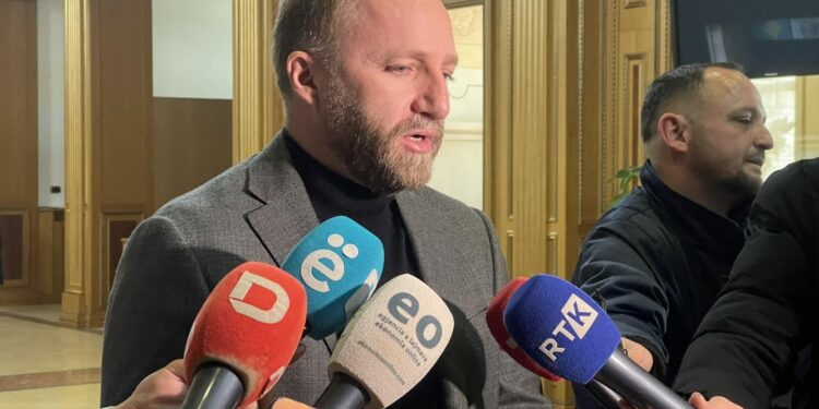 Tahiri: Nuk i votojmë marrëveshjet ndërkombëtare, qëllim kemi ta dërgojmë vendin në zgjedhje