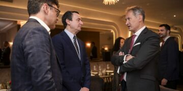 Kurti takon përfaqësues të kompanive gjermane, i fton për investime në Kosovë