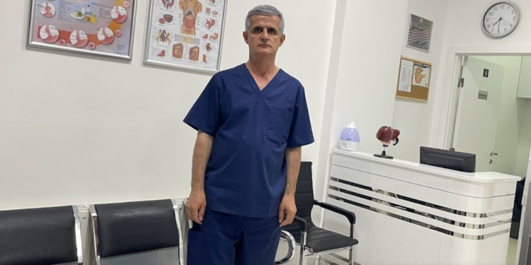 “E kisha shok klase”- Deputeti Haxhiu shkruan për kirurgun e QKUK që vdiq dje