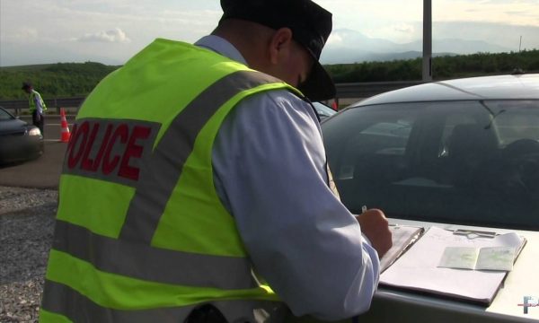 Gjobiten dy persona në Gjilan, vozitën nën ndikim të alkoolit