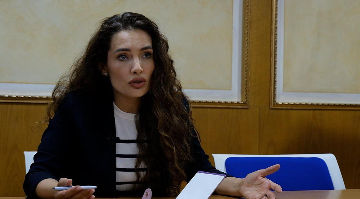 Musliu-Shoshi: Në mungesë të seriozitetit me aleatët, Kurti ka përfunduar duke kërkuar nënshkrimet e Vuçiqit