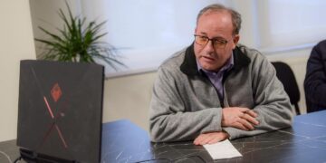 Analist Ramabaja e quan “çudi” pse shqiptarët janë kombi më pro-amerikan, thotë se s’u pëlqen evropianëve