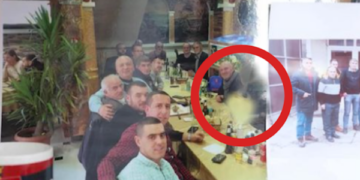 Albin Kurti shkarkon këshilltarin, u pa në ndejë me zyrtarët e komunave paralele të Dragashit