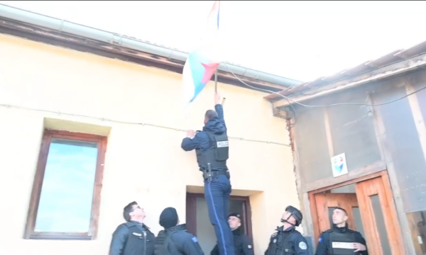 Mbyllen zyrat e strukturave paralele në Dukagjin, Sveçla e Krasniqi në terren, përsëri kanë mesazh për Vuçiqin