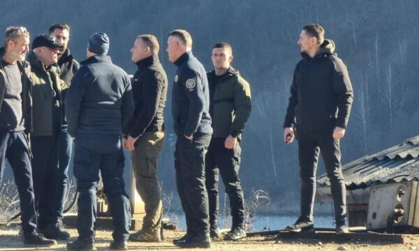 Raportimet për kontrabandë, krerë të policisë e ministra vizitojnë zonat kufitare në veri