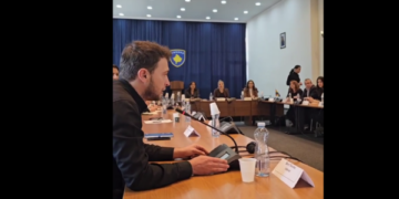 “Homofobet s’kanë vend në Kuvend”, aktivistët ndërpresin mbledhjen e Komisionit që e udhëheq Duda Balje