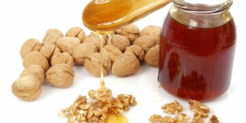 Të mirat e mjaltës me arra