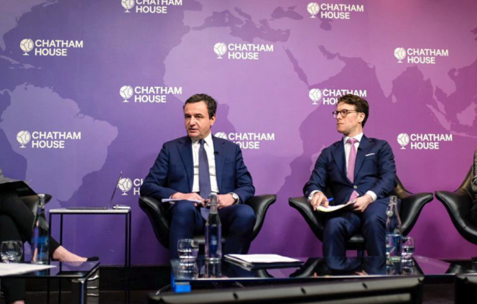 Kurti: Vuçiqi s’po e nënshkruan marrëveshjen pasi do ta mbajë të hapur opsionin e pushtimit të Kosovës