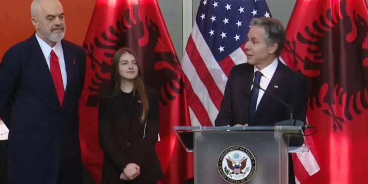 Blinken: E ndjej ngrohtësinë e vendit të Shqiponjave, në Amerikë të gjithë po e dëgjojnë Dua Lipën
