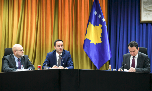 Pushteti s’pa rrezik, por pasi Hovenier tha se partneriteti është prekur, Konjufca e pranon: S’ke çka me interpretu