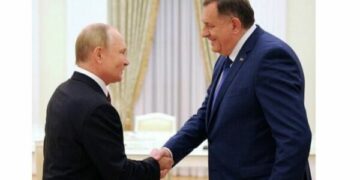 Dodik, serbi që sot pret një takim me Putinin
