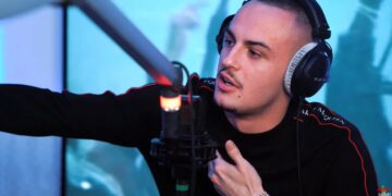 Don Xhon publikon video +18 me një vajzë “misterioze” lakuriq