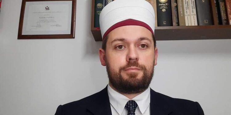 Xhamia në Prishtinë që u siguron fjetjen familjarëve të pacientëve të shtrirë në QKUK