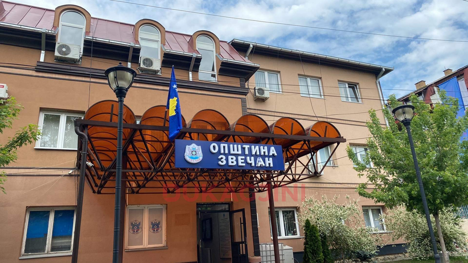 Persona të panjohur djegin flamurin e Kosovës në Zveçan, nisin hetimet