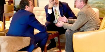Taravari zbulon bisedat me dy kryeministrat shqiptarë, Ramën e Kurtin