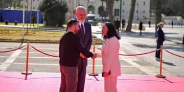 Osmani me Zelenskyn: Fitorja e Ukrainës, fitore kundër atyre që tentojnë të destabilizojnë Ballkanin
