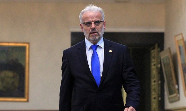 Xhaferi pyetet për vizitën në Kosovë: Në dasmë kur shkohet, shkohet me ftesë