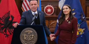 Aktivitetet në New York për përvjetorin e pavarësisë, merr pjesë edhe kongresmenia Cortez