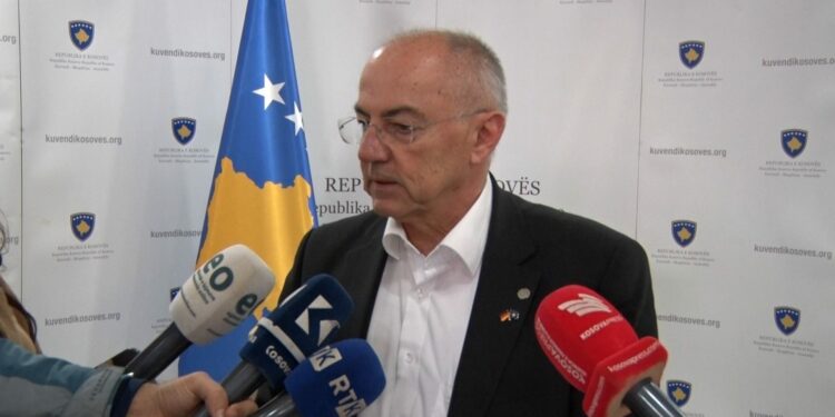 Politikani gjerman: Serbët po manipulohen nga Kosova e Serbia, Vuçiqi është në presion