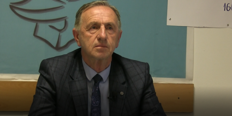 Përfundon greva, punëtorët teknikë të shkollave të Prishtinës nisin punën