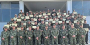 Nënoficerë të FSK-së diplomojnë në Shqipëri