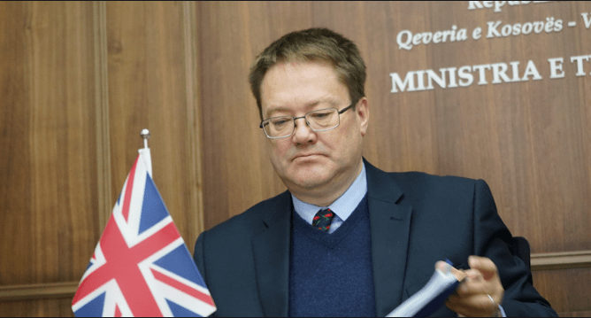 Abbott: Nuk ka gjasa të ketë luftë të re në Kosovë, Serbia e ka parasysh mbështetjen ushtarake që e ka Kosova